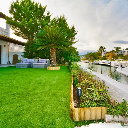 Villasonboard Dock 3 Bed, 3 Bath, Canal, Greek Venice Porto Hydra Plepi