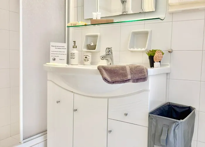 Villasonboard Dock 3 Bed, 3 Bath, Canal, Greek Venice Porto Hydra