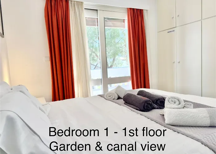 Villa Villasonboard Dock 3 Bed, 3 Bath, Canal, Greek Venice Porto Hydra