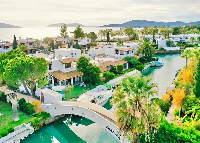 Villasonboard Dock 3 Bed, 3 Bath, Canal, Greek Venice Porto Hydra Villa *