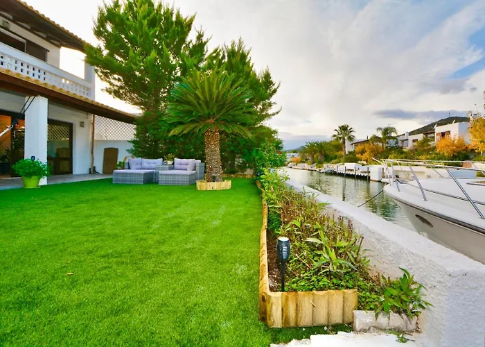 Villasonboard Dock 3 Bed, 3 Bath, Canal, Greek Venice Porto Hydra Plépi