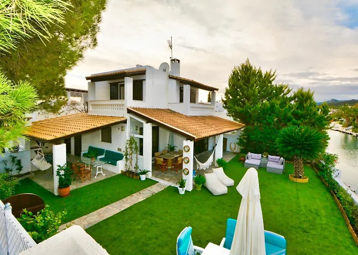 Villasonboard Dock 3 Bed, 3 Bath, Canal, Greek Venice Porto Hydra * Plépi