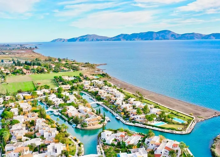 Villasonboard Dock 3 Bed, 3 Bath, Canal, Greek Venice Porto Hydra *